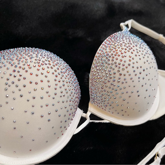 34B 2pcs Vs Victoria’s Secret Crystal Bombshell 2010 Fashion Show Bra and Panty - Picture 10 of 17